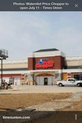 Main entrance of the all new Watervliet Price Chopper!