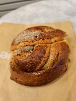 Famous Cardamom Bun/Kardemummabullar. More spiced and less sweet by comparison to La Cabra. I preferred this