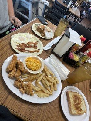 Chicken basket and french toast combo