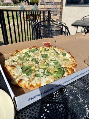 White Combination An Alfredo sauce pie topped with grilled chicken, spinach, artichoke hearts, fresh garlic, and mozzarella cheese.