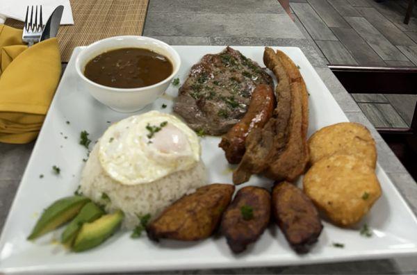 Bandeja Paisa with churrasco