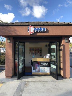 Kiosk across from Subway at Fenton Parkway