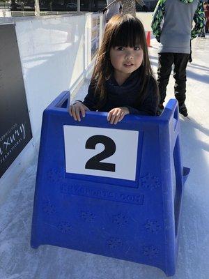 The little girl with the skate buddy