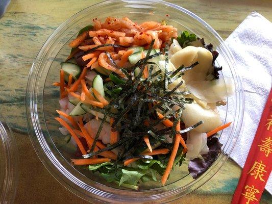 Regular bowl on greens, split tuna/shrimp, ginger, kimchi, carrots, cucumber, nori