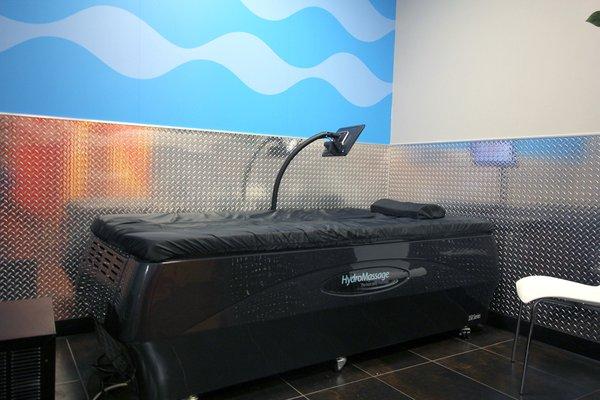 Our Hydromassage beds are the perfect end to any workout! Adjust the pattern, intensity of jets, and water temperature to your liking.