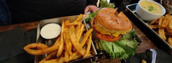 Can't go wrong with a delicious cheeseburger