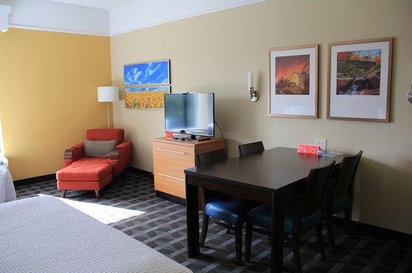 Desk / work / dining area.  Nice flat screen TV