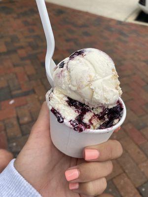 Blueberry pie ice cream