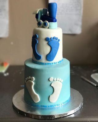 Train themed babyshower cake