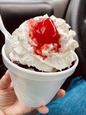 Hot fudge sundae w/ cookies and cream