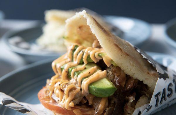 Arepa Pernil

pork, Avocado slice, tomatoes and spice mayo