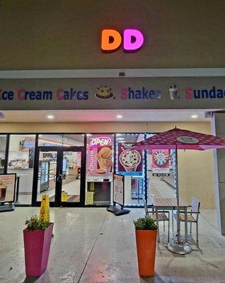 Main entrance of Dunkin