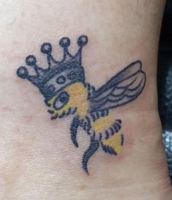 King bee done by Brandon Lee! @dragonslairtattoo