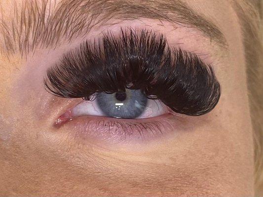 Mega volume lashes