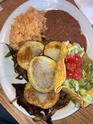 Carne asada con fried potatoes