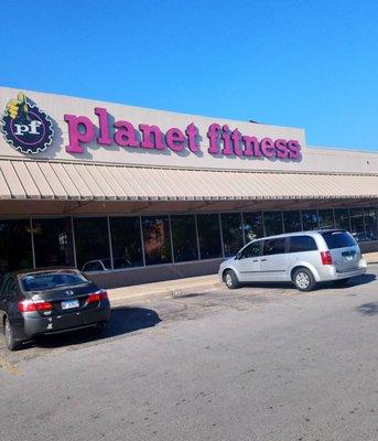 Planet Fitness - 4646 S. Damen Ave in Yards Plaza strip of businesses west of Hoyne Ave Entrance (former site of Back of the Yards Library)