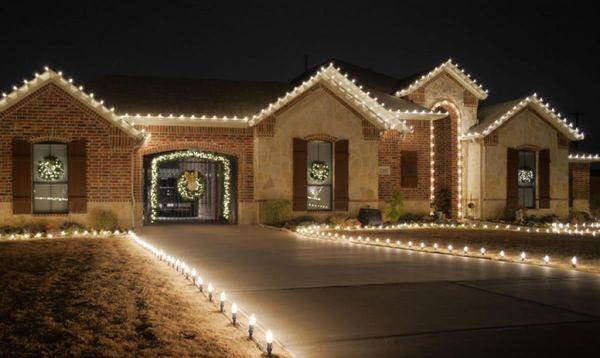 Classy walkway lighting create the perfect ambiance