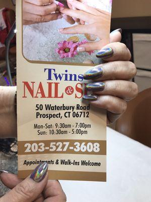 Holographic nails base on any colors :)) love her nails .