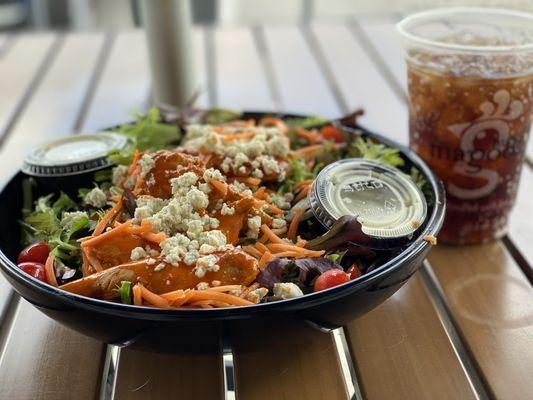 Buffalo salad with grilled tenders