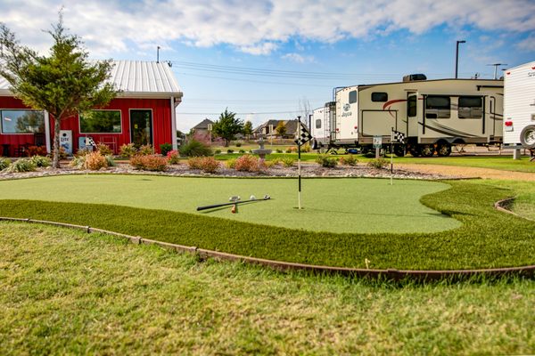 Putting green.... get your golf on!