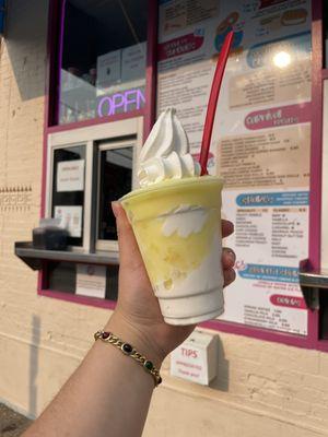 Small pineapple and vanilla gelati