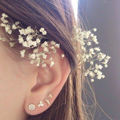 Delicate and small diamond earrings for every piercing