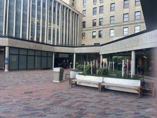 The front entrance of BIDMC, Rabb building shapiro center