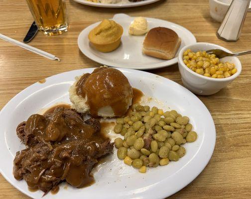 Roast beef w mashed potatoes and gravy, Lima beans, corn cornbread