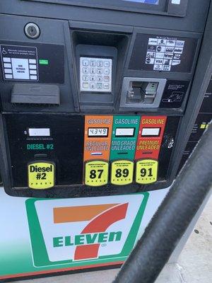 Cheap gas at 7-Eleven!