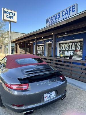 Kostas café entrance