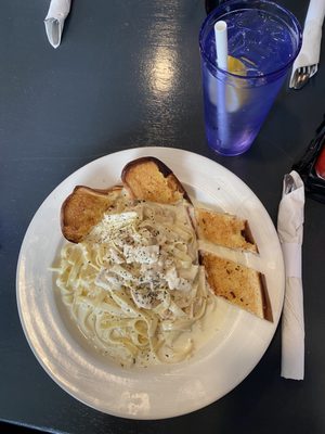 Chicken alfredo and garlic bread