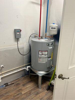 At Capstone Plumbing LLC, we understand the importance of a reliable and efficient water heater in your home.