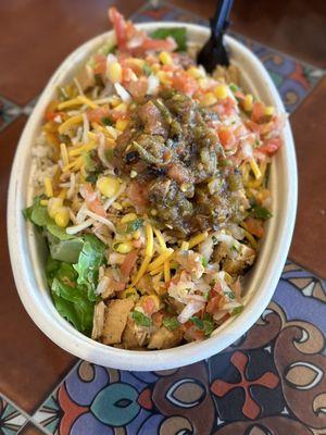 Chicken bowl with brown rice and black beans