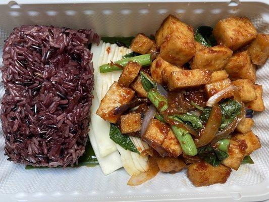 Special of the day: kapow (with tofu and black rice).