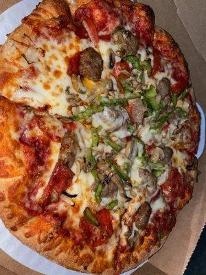 Medium Deluxe Pizza (do you see that sausage?!!)