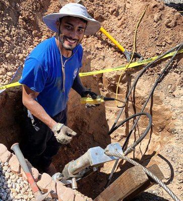 Using a hydraulic system to help with the pipe repair