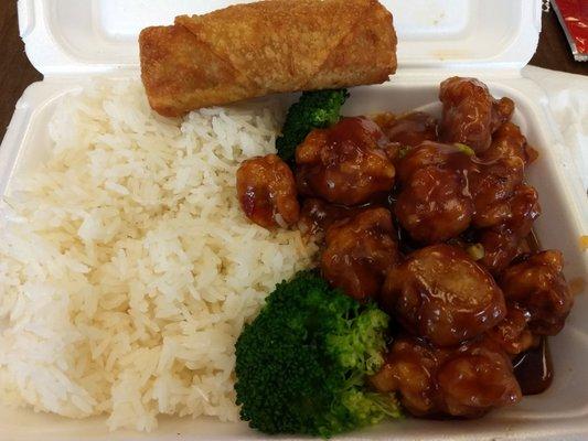 General Tso Chicken w/Eggroll