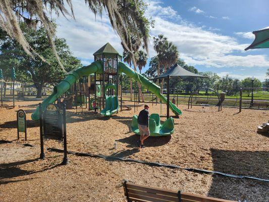 Fun slides and swings , cleanest in Leesburg!