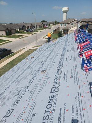 Shingle roof job, 1 layer of synthetic underlayment before to install the shingles