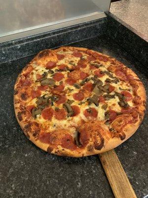 Large pepperoni mushroom pizza