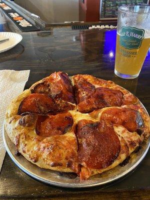 Delicious pepperoni pizza and a refreshing Hippies & Cowboys IPA!