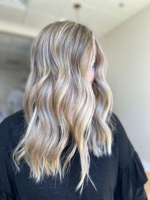 Foilayage blonde highlights