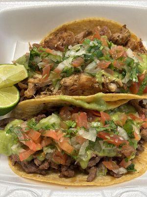 Tacos de carnitas y carne asada