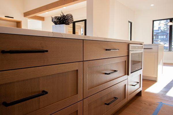 Deschutes River Cabinet & Closet