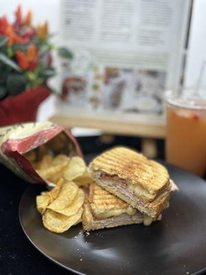 Lunch combo, w seasonal lemonade