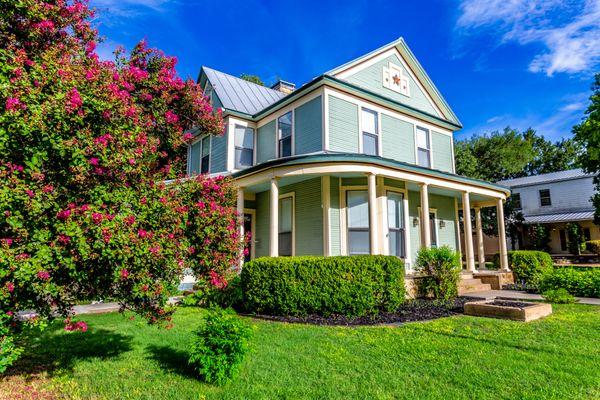 Beautiful Historic home on the Square in Johnson City.