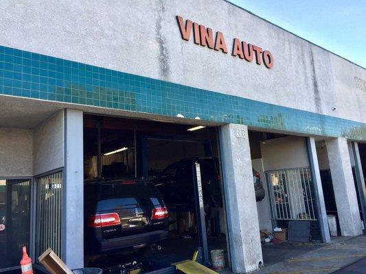 Entrance to Vina Auto service.