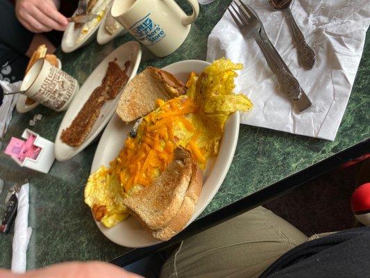 Ham, Mushroom, & cheese omelette with a side of Goetta.