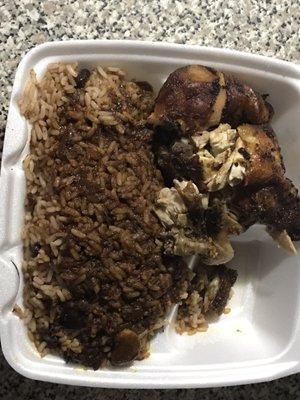 Small portion of jerk chicken for a large size order this portion is not all served with their mini (special) size.