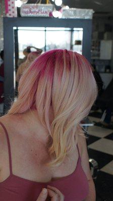 Pink rooted look